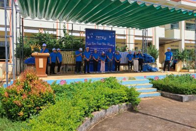 LỄ PHÁT QUÀ CỦA CÔNG TY TMT – TRÁI TIM TRAO GỬI CHO EM – CHO HS CÓ HOÀN CẢNH KHÓ KHĂN TẠI TRƯỜNG TH KIM ĐỒNG XÃ NÂM NUNG TỈNH LAM ĐỒNG